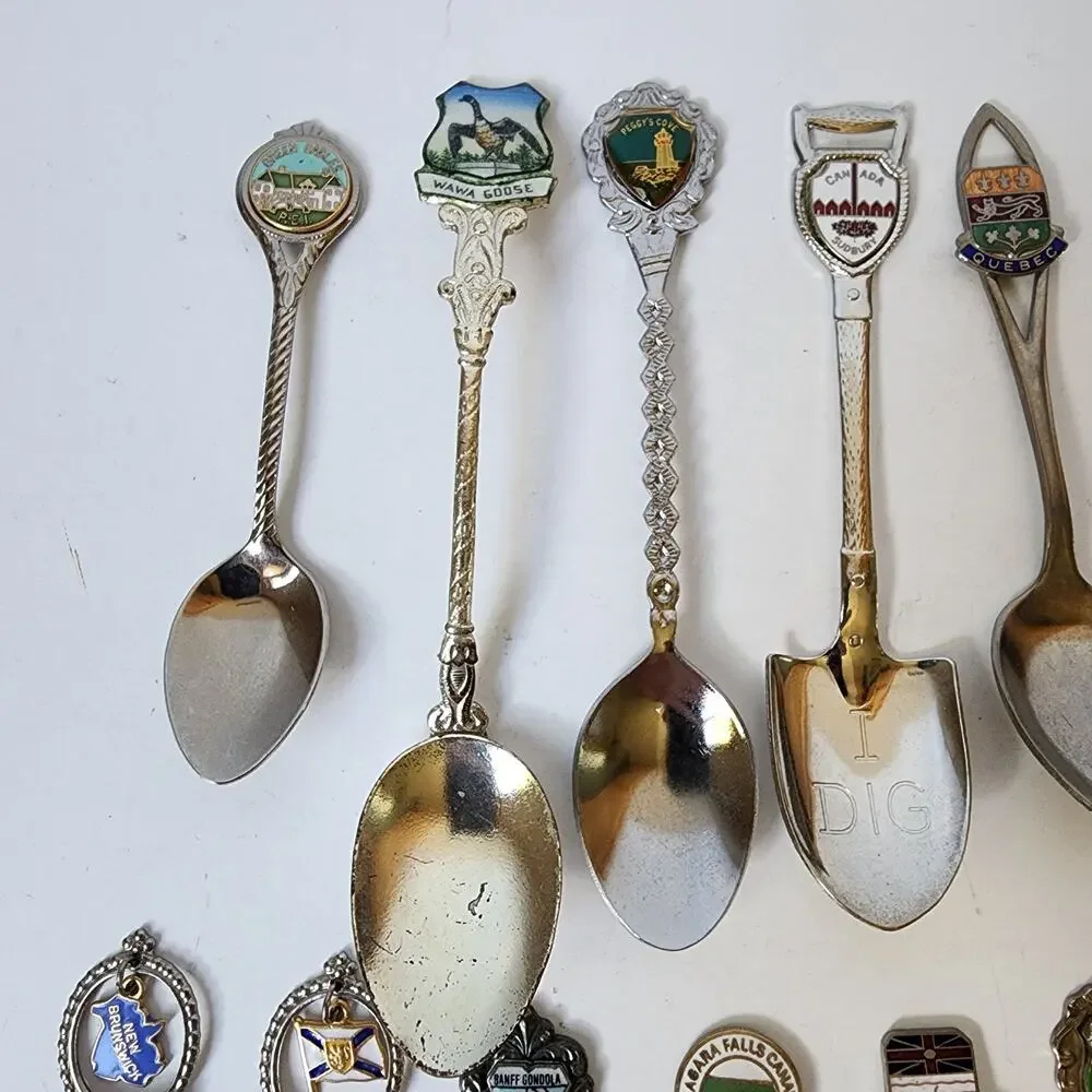 Lot Of 15 Souvenier Spoons Canada Collector Vintage Assorted Quebec Ontario BC